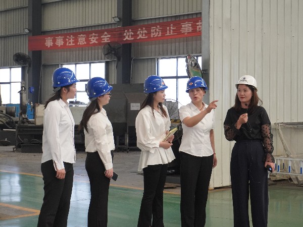 深入廠區學習，提高（gāo）自身專業知識。_河（hé）南雙誌