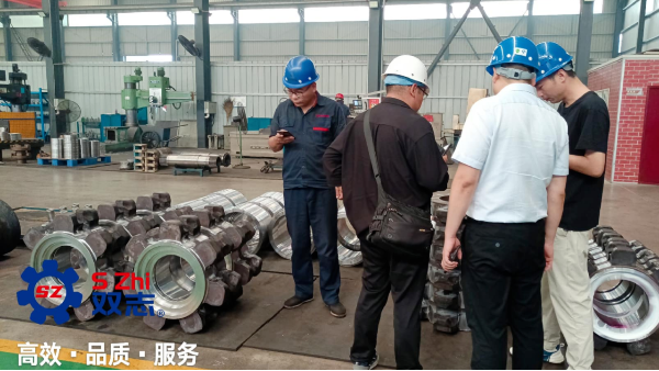 歡迎山東（dōng）客戶蒞臨河南雙誌參觀考察煤機配件（jiàn）