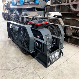 2PG400X400小（xiǎo）型對輥破碎機（jī）發貨圖（tú）片_發往山東（dōng）鄹平_破（pò）碎焦炭