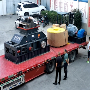 2PG1200x800半自動液壓對輥破碎（suì）機 大型破碎機發貨