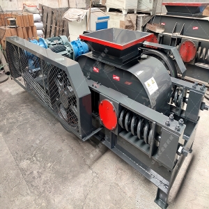 2PG610X400對輥（gǔn）破碎機發貨圖片_發往福建龍岩_鵝卵（luǎn）石製沙