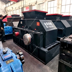 2PGY1200x800型半自動（dòng）液（yè）壓對輥製砂機發貨圖片