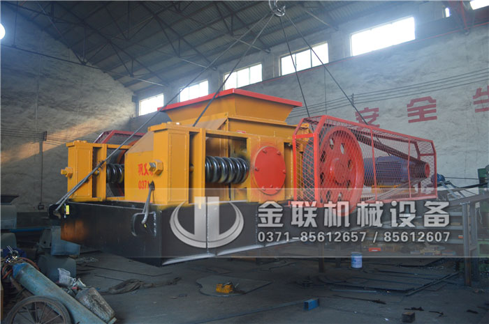 雙齒輥破碎機安裝、試機時都有哪些注意事（shì）項？