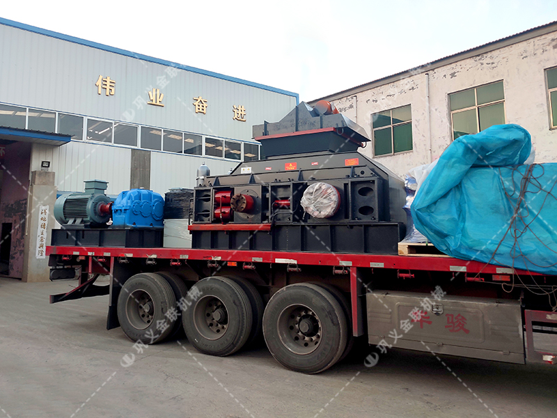 2PGY1200x800鵝卵石液壓對輥製砂機發往（wǎng）重慶