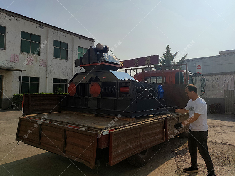 單台2PG800x600中型對輥破碎機發(fā)貨(huò) 破碎石英砂 單台2PG800x600中型對輥破碎機發貨 破碎石英砂