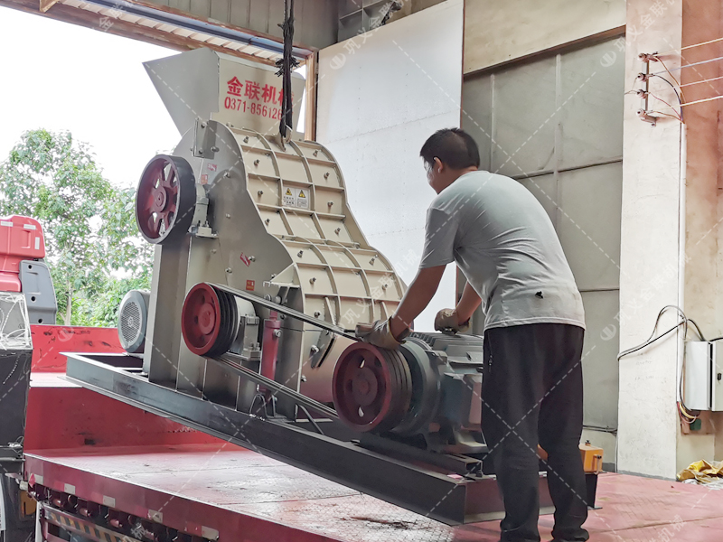 SCF88雙級破碎機發往雲南 破碎頁岩 SCF88雙級破碎機(jī)發往雲南 破碎頁岩