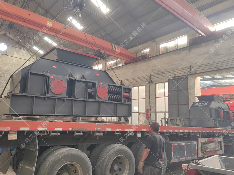 2PGY1200x800液壓對輥製砂(shā)機發往吉林 石英石製砂 2PGY1200x800液壓對(duì)輥製砂機發往吉林 石(shí)英石製(zhì)砂