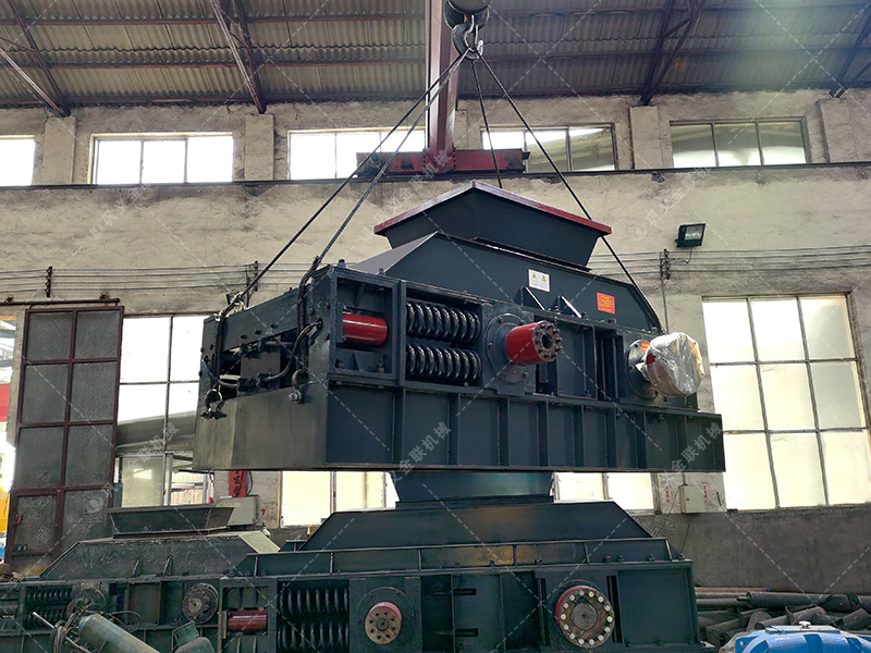 1000x700型直連式液壓對輥製砂機發貨圖片 1000x700型直連式液壓對輥製砂機發貨圖片