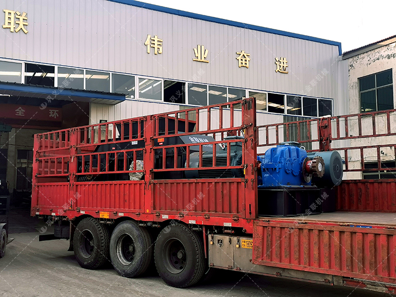 1500x1000型對輥（gǔn）破碎機（jī）發貨 破碎河卵石