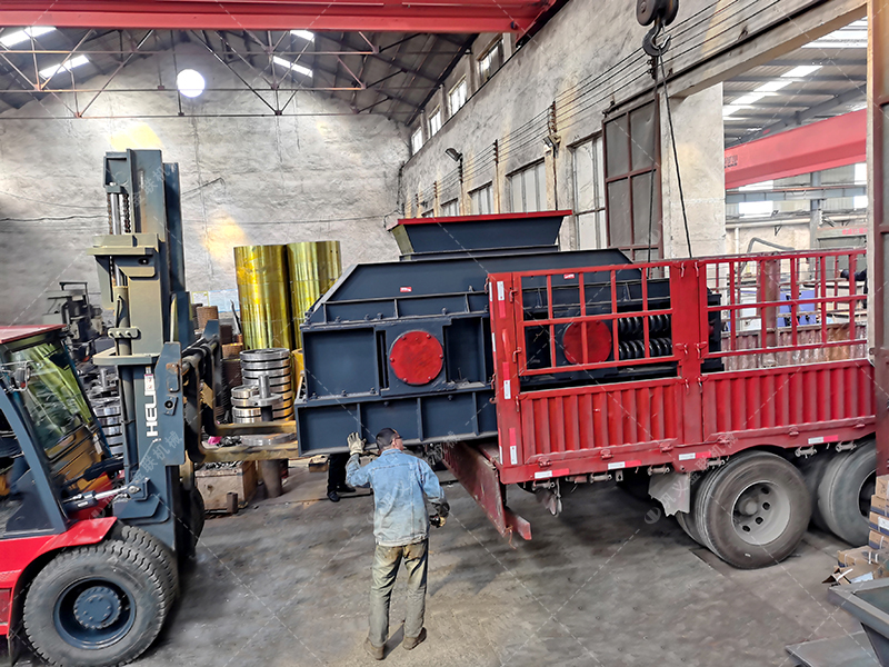 2PG1508半自（zì）動液壓對輥製砂機（jī）發貨（huò）圖片（piàn）