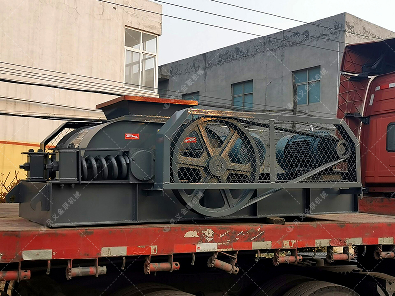 2pgc小型雙齒輥破碎機發貨圖片_發往四川攀枝花_粉碎(suì)焦炭 2pgc小型雙齒輥破碎機發(fā)貨圖片_發往(wǎng)四(sì)川攀枝(zhī)花_粉(fěn)碎焦炭