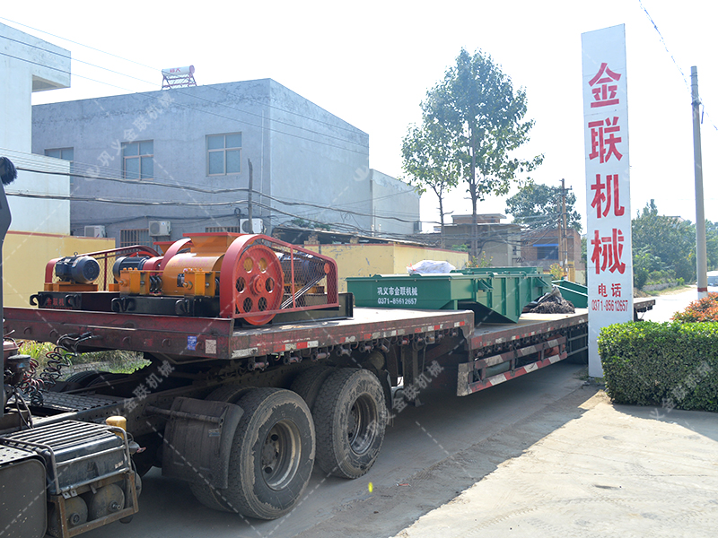 對輥機,直線篩發貨圖片_發往廣東肇(zhào)慶_處理幹粉沙漿 對輥機,直線篩發貨圖(tú)片_發往廣東肇慶_處理幹粉沙漿