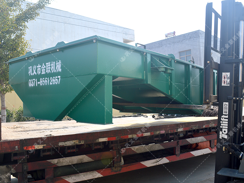 兩台小型對輥破碎機和直線篩發(fā)貨圖片_發往(wǎng)江蘇南通_處(chù)理矽石 兩台小型對輥破碎(suì)機和直線篩發貨圖片_發(fā)往江蘇南通_處理矽石