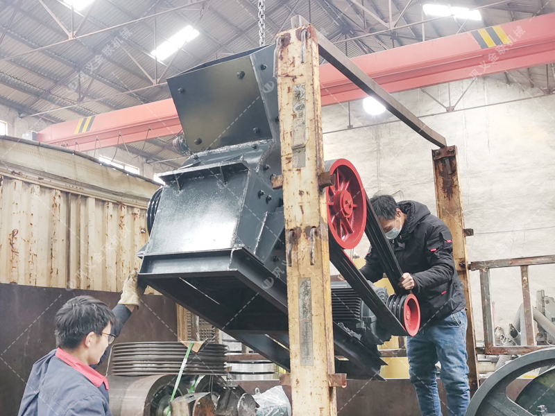 pc400x300小型錘（chuí）式破碎機發貨圖片_發往山西_粉碎煤