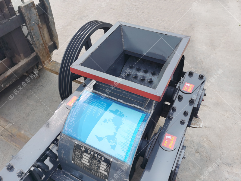 2PGC400*250小(xiǎo)型雙齒輥破碎機發貨圖(tú)片(piàn)_發往浙江海寧_破(pò)碎(suì)礦石 2PGC400*250小型雙齒輥破(pò)碎機發貨圖片(piàn)_發往浙江海寧(níng)_破碎礦(kuàng)石